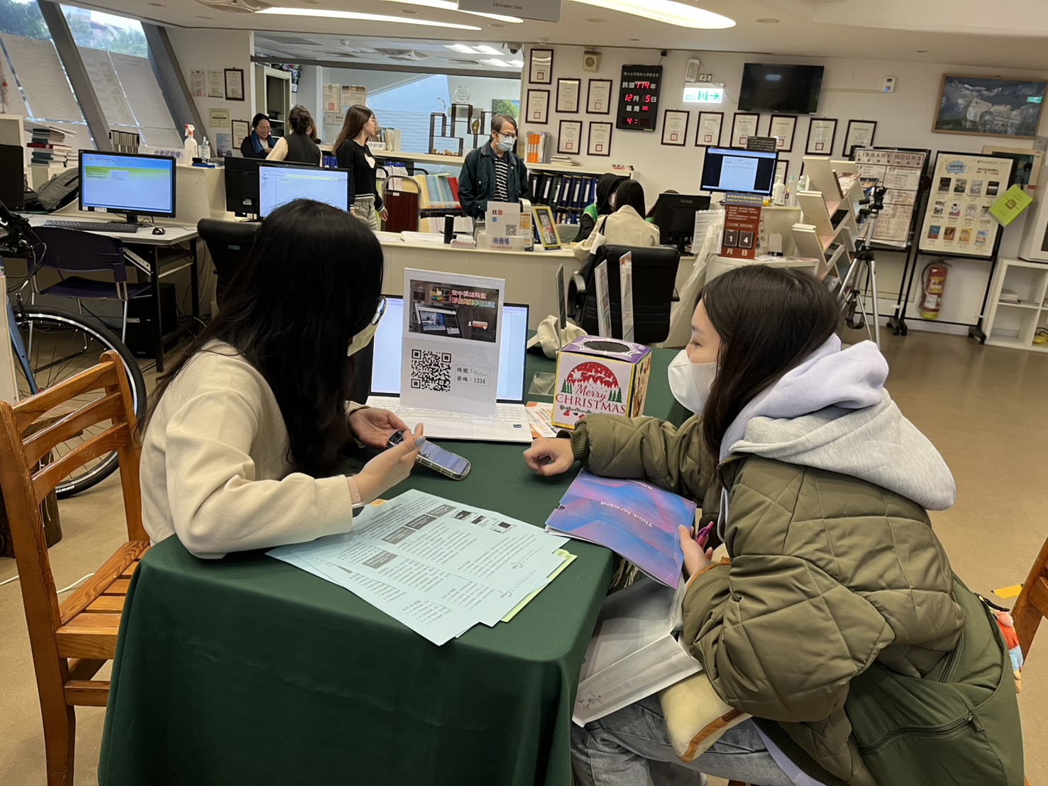 114年圖書館週電子資源日─電子資源現場one on one教學活動 2025/12/05